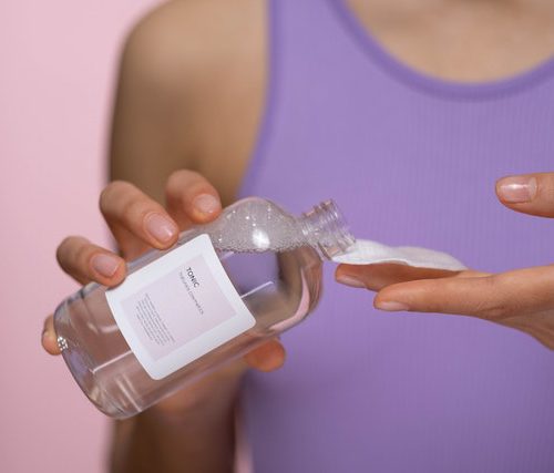 Jakie kosmetyki naturalne warto mieć w kosmetyczce?
